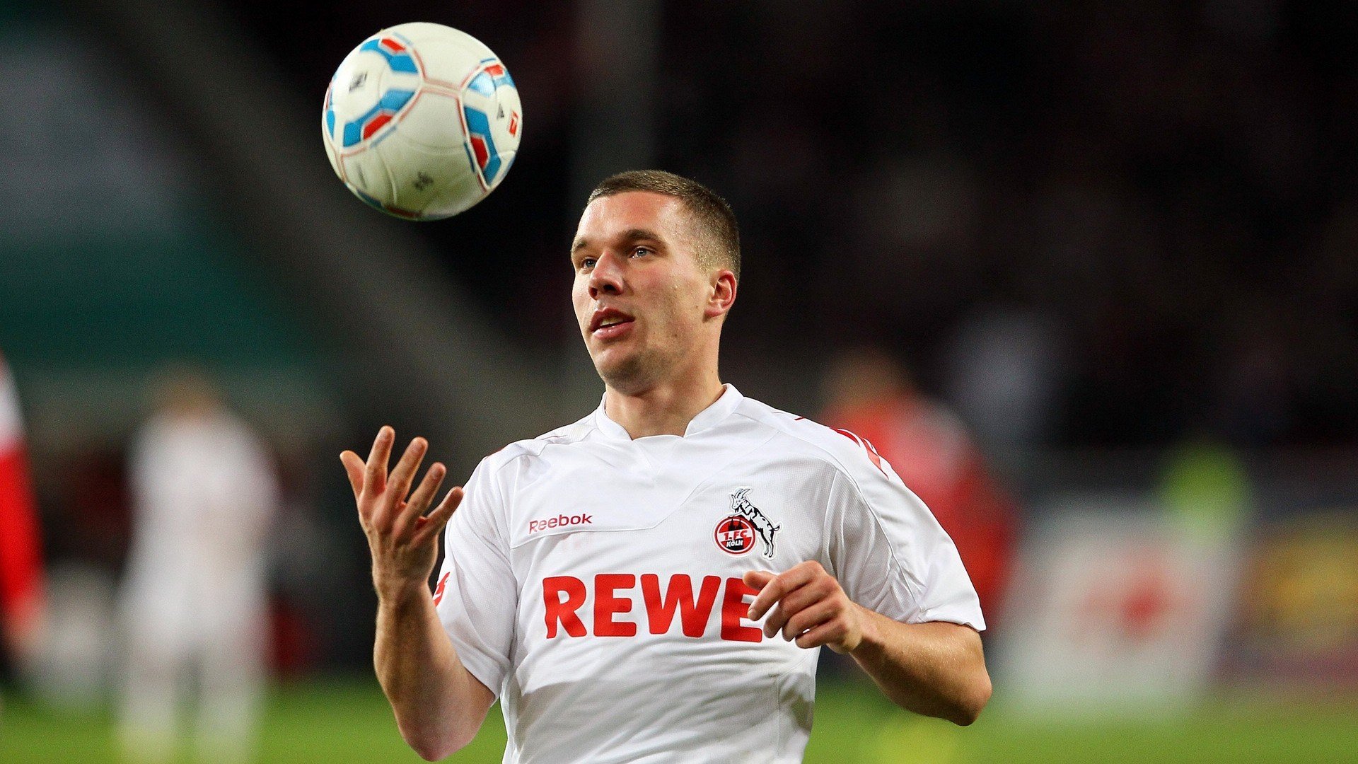 开云体育官网下载安装-以球会友！欧冠赛场上的文化交流故事，欧冠文字解说